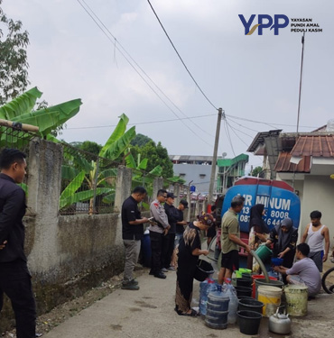 YPP SCTV Indosiar Salurkan Air Bersih bagi Warga Cijayanti Bogor